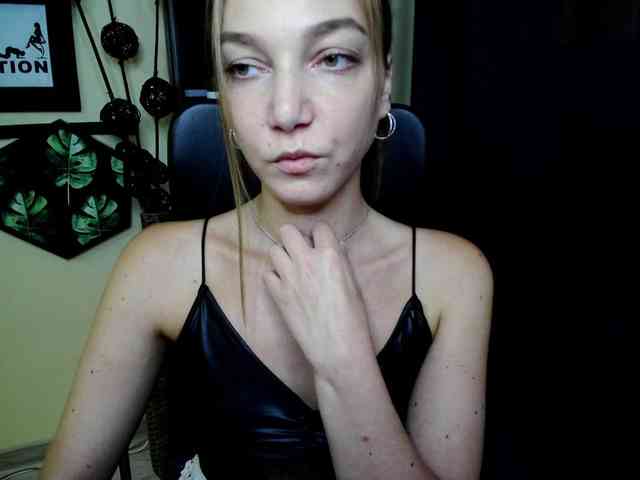 Model: EmillyExtasy