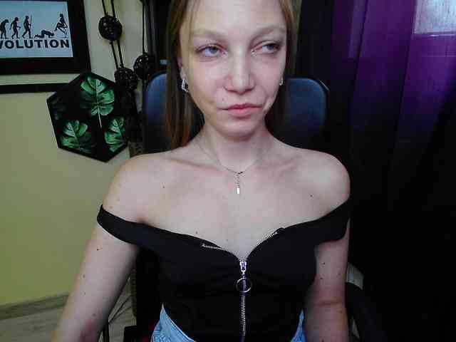 Model: EmillyExtasy