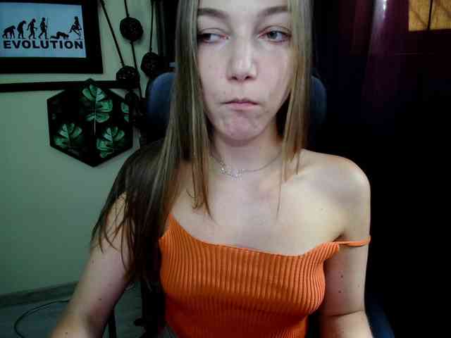 Model: EmillyExtasy