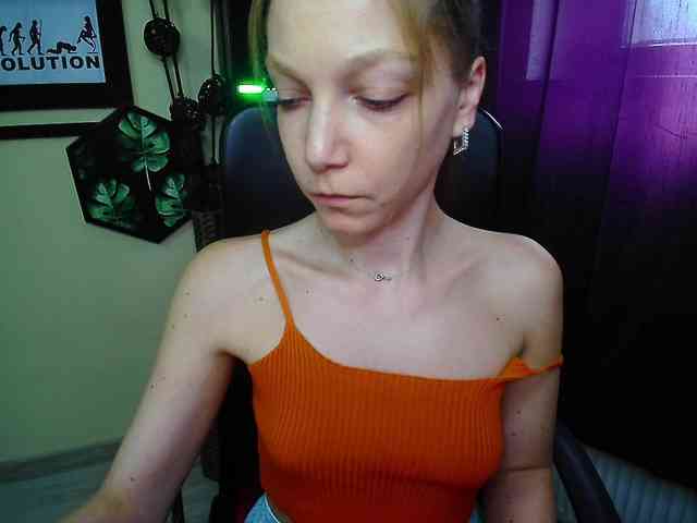 Model: EmillyExtasy