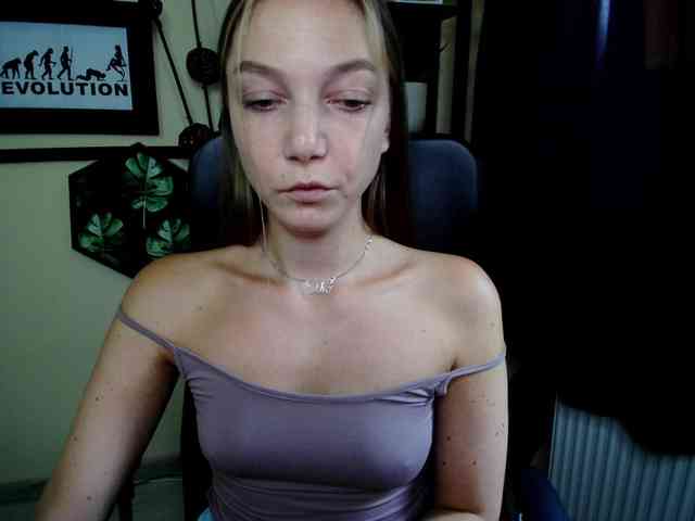 Model: EmillyExtasy
