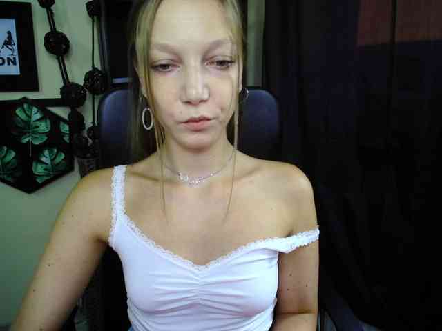 EmillyExtasy webcam