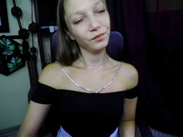 Model: EmillyExtasy
