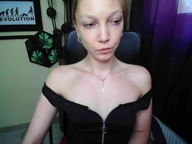 Model: EmillyExtasy