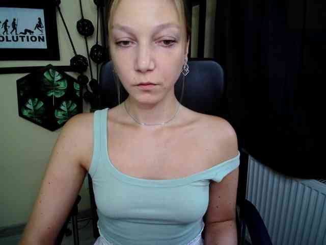Model: EmillyExtasy