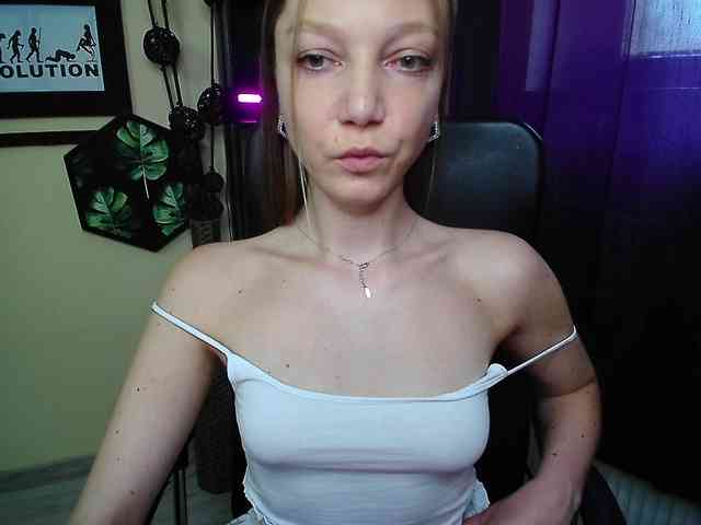 Model: EmillyExtasy