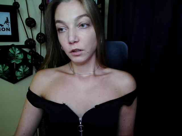 Model: EmillyExtasy