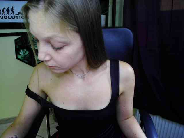 Model: EmillyExtasy