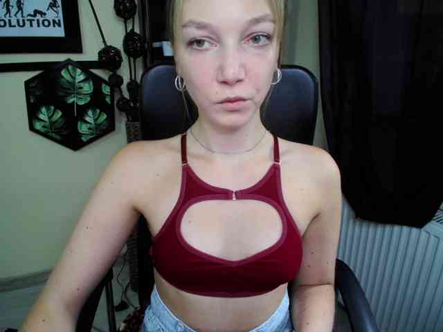 Model: EmillyExtasy