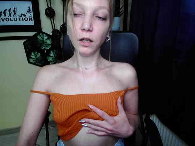 Model: EmillyExtasy