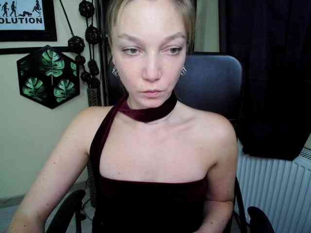 Model: EmillyExtasy