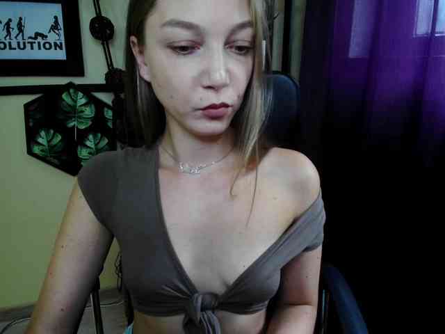 Model: EmillyExtasy