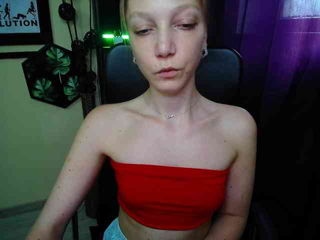 Model: EmillyExtasy
