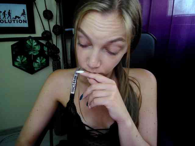 EmillyExtasy webcam
