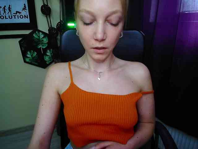 EmillyExtasy webcam