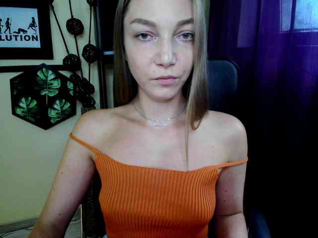 Model: EmillyExtasy