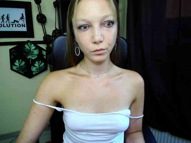 Model: EmillyExtasy