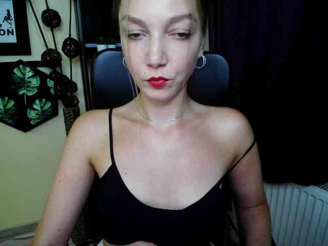 Model: EmillyExtasy