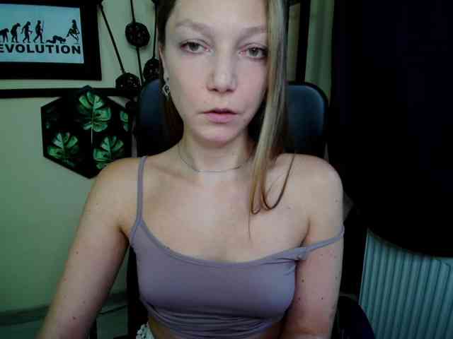 Model: EmillyExtasy
