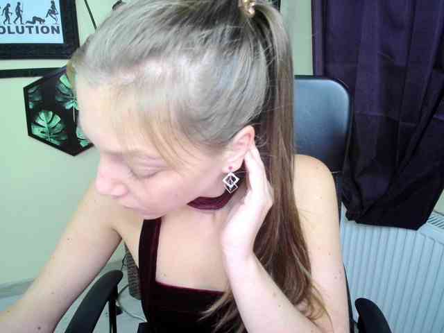 Model: EmillyExtasy
