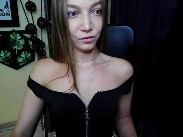 Model: EmillyExtasy