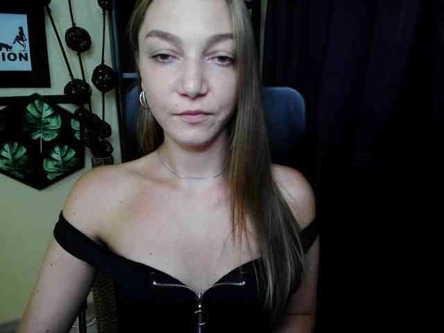 Model: EmillyExtasy