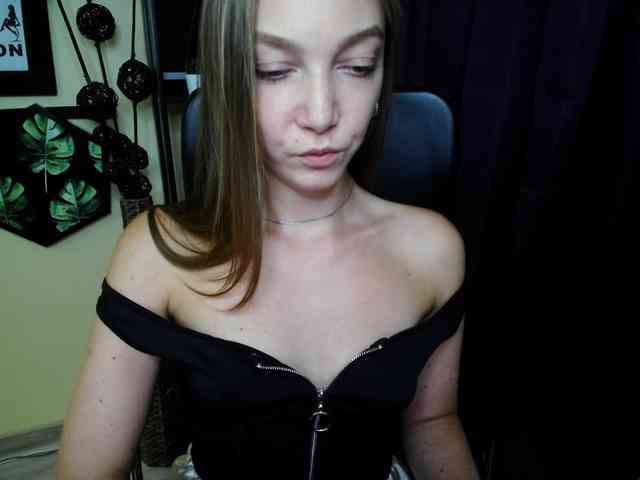 Model: EmillyExtasy