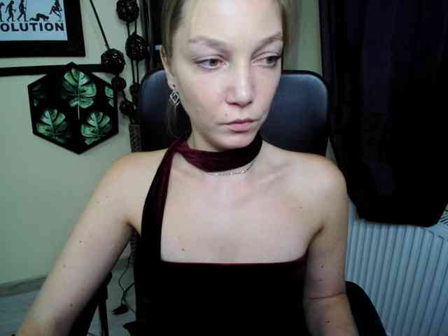 Model: EmillyExtasy