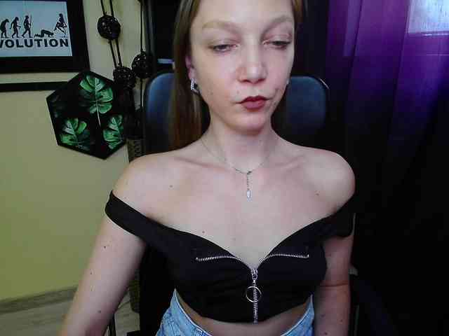 Model: EmillyExtasy