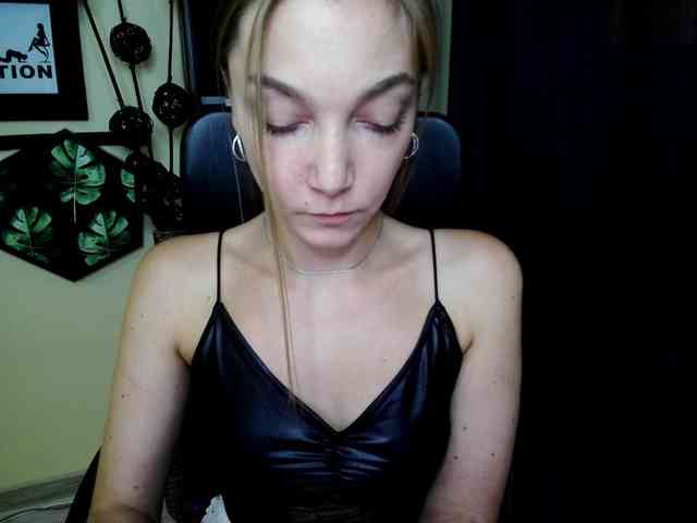 Model: EmillyExtasy