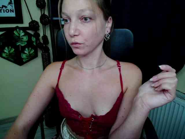 Model: EmillyExtasy