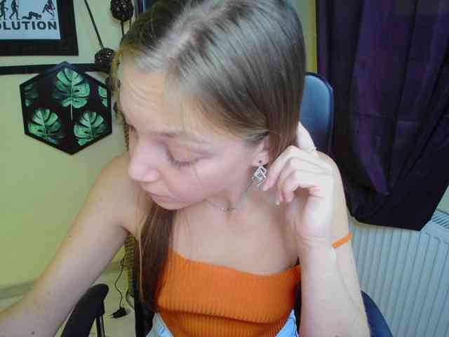 Model: EmillyExtasy