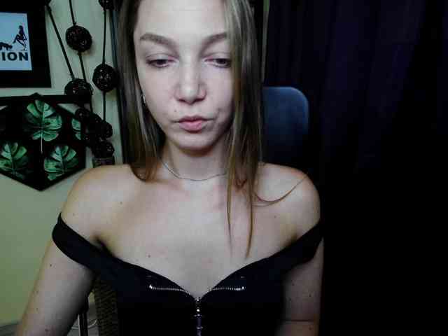 Model: EmillyExtasy