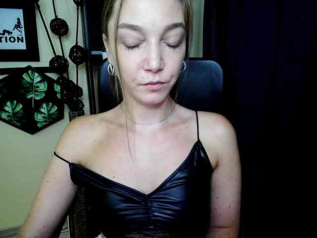 Model: EmillyExtasy
