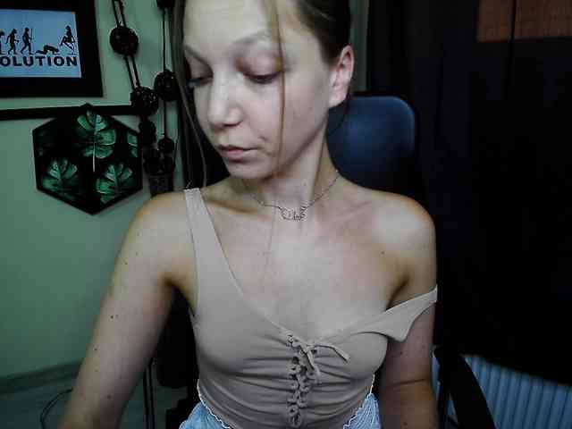 Model: EmillyExtasy
