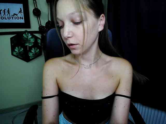 Model: EmillyExtasy