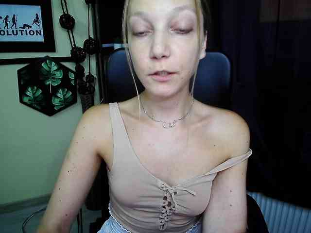 Model: EmillyExtasy