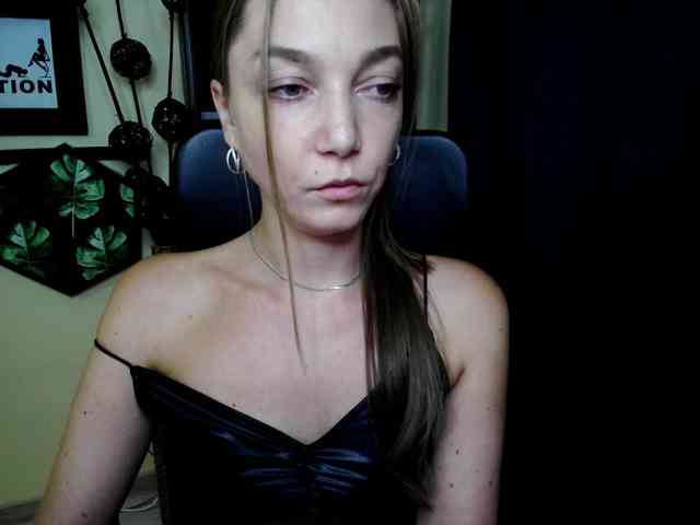 Model: EmillyExtasy
