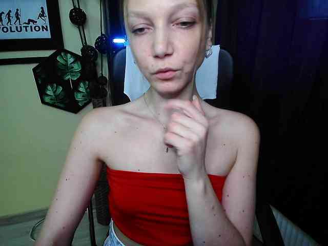 Model: EmillyExtasy