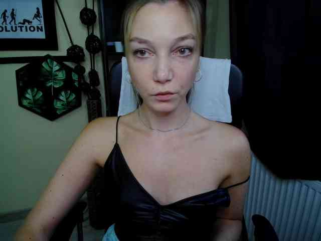Model: EmillyExtasy