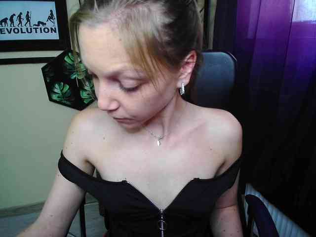 Model: EmillyExtasy