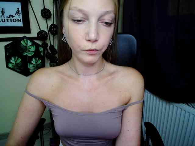 Model: EmillyExtasy