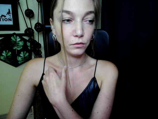 Model: EmillyExtasy