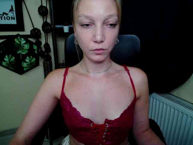 Model: EmillyExtasy