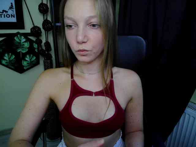 Model: EmillyExtasy