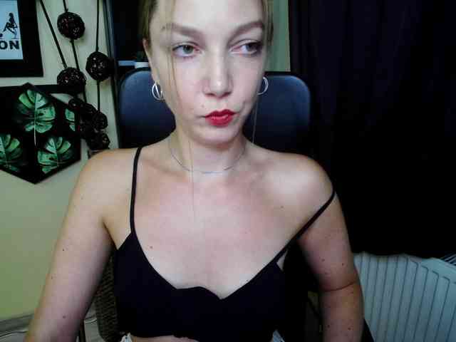 Model: EmillyExtasy