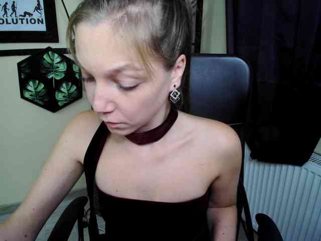 Model: EmillyExtasy