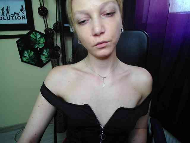 Model: EmillyExtasy
