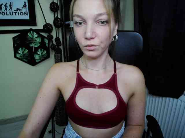 Model: EmillyExtasy