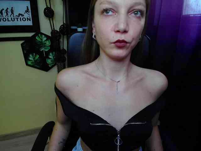 Model: EmillyExtasy